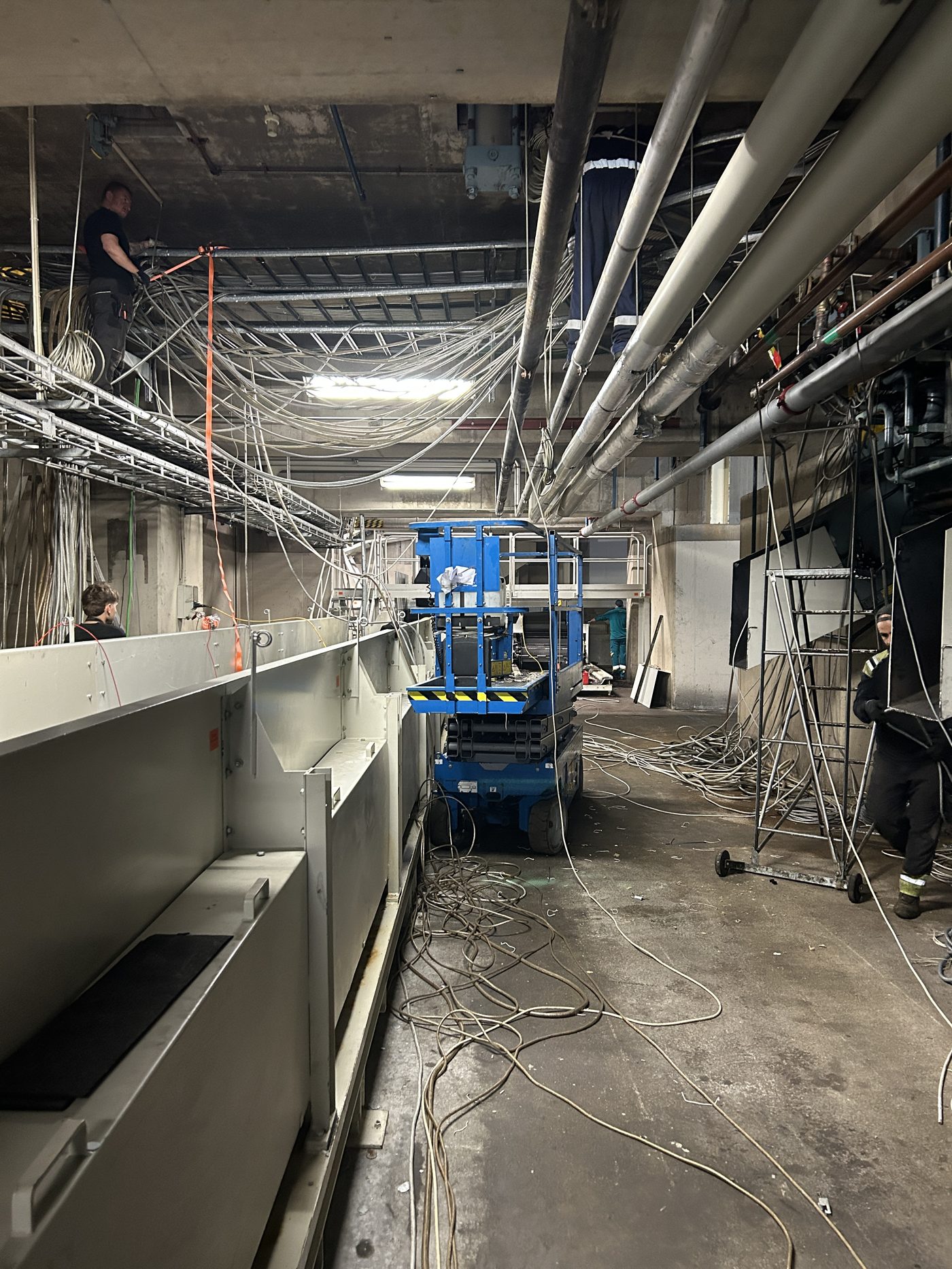 ELEKRA team installing electrical wiring and cable trays in an industrial production hall